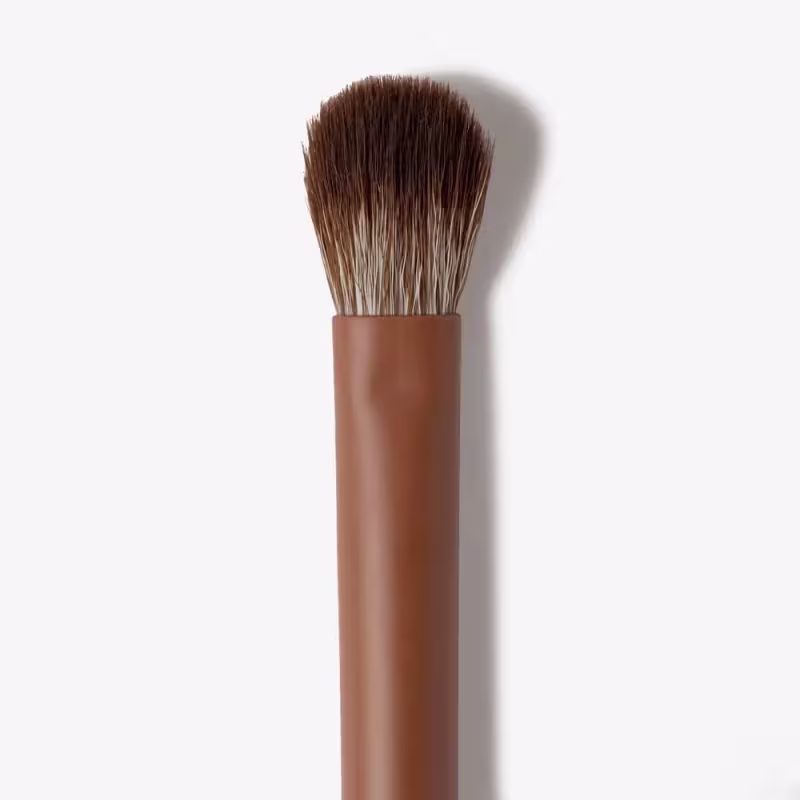 Detalhe do formato e das cerdas de um dos lados do pincel Mascavo Pro Series 05