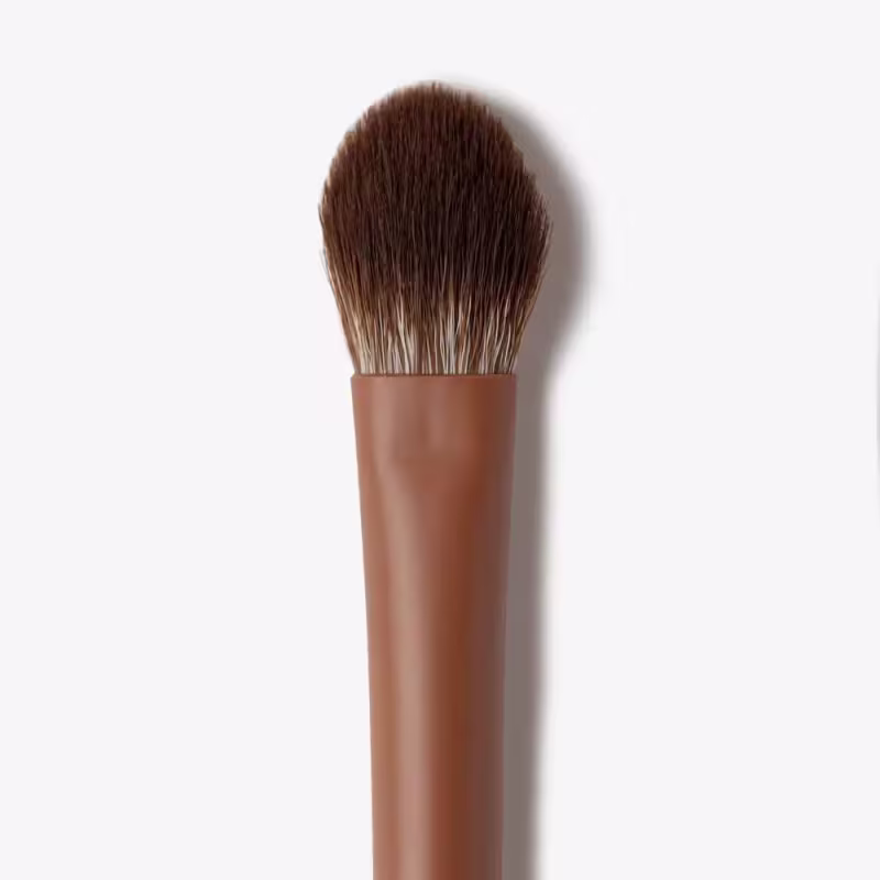 Detalhe do formato e das cerdas de um dos lados do pincel Mascavo Pro Series 05