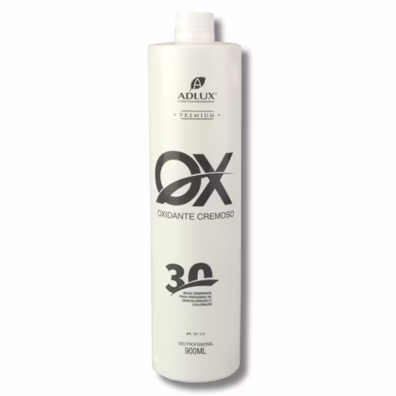 Oxidante cremoso da marca Adlux Cosméticos. A embalagem é um frasco branco com o logotipo da marca e a indicação "Oxidante Cremoso" em destaque. O frasco possui 900 ml de volume e a informação "OX 30" é exibida no rótulo.