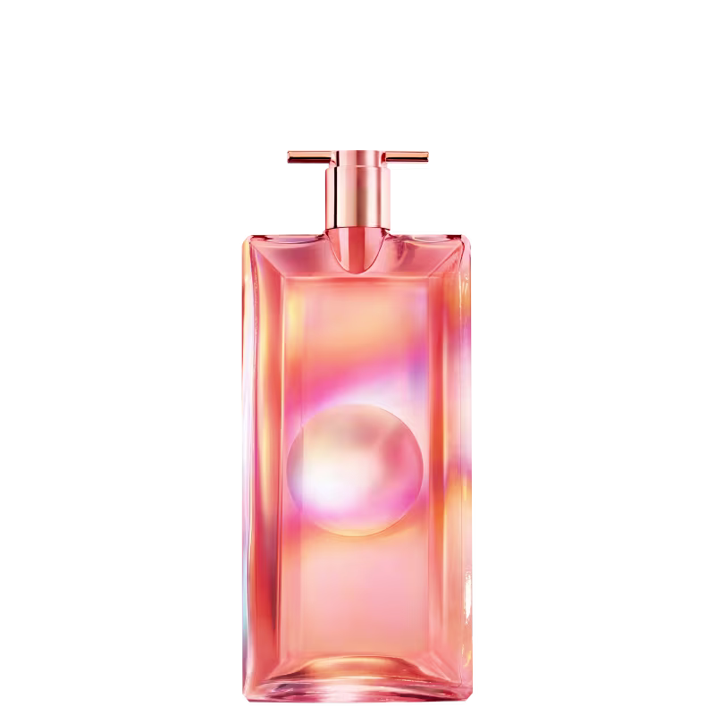 A imagem mostra o frasco do perfume Idôle Nectar: frasco retangular de vidro rosa transparente com degradê de cores quentes e efeito de luz. O frasco possui uma tampa e um pulverizador na cor cobre rosado metálico.