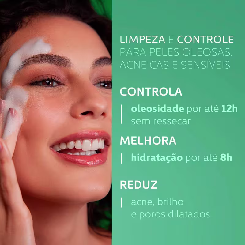 Mulher sorridente com um pouco de espuma no rosto, simulando uma lavagem. O texto promete controlar a oleosidade por até 12 horas sem ressecar, melhorar a hidratação por até 8 horas e reduzir acne, brilho e poros dilatados.