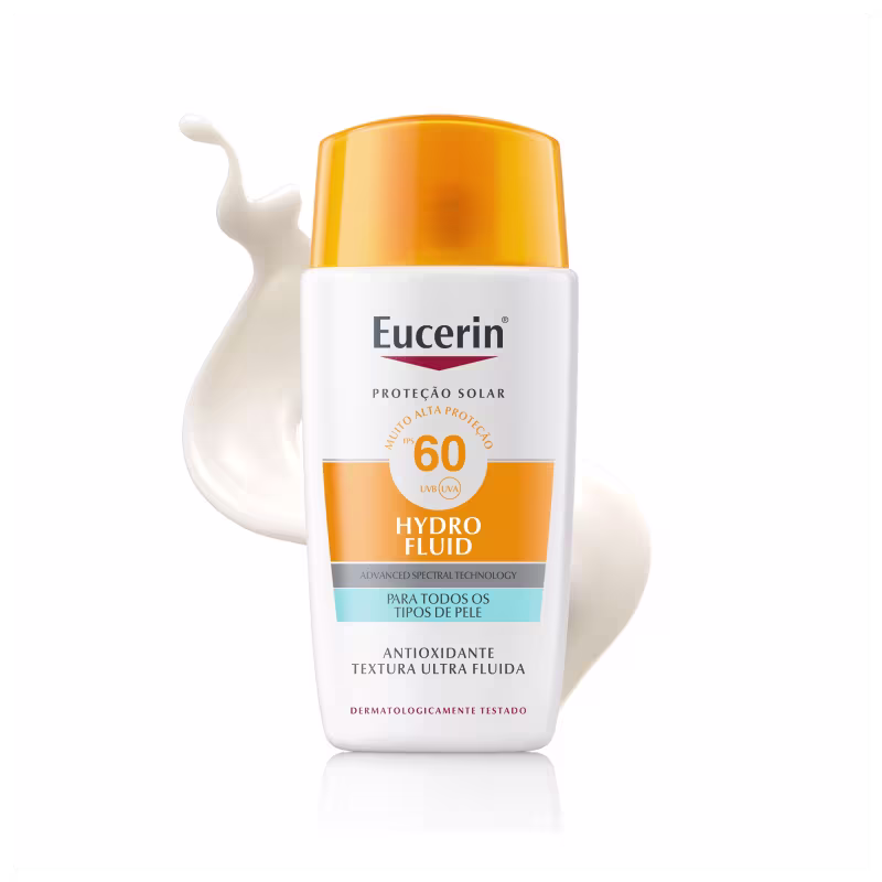 Frasco branco com tampa laranja da marca Eucerin, contendo um fluido de textura leve e brilhante, com superfície lisa e transparente, sugerindo um produto de proteção solar.