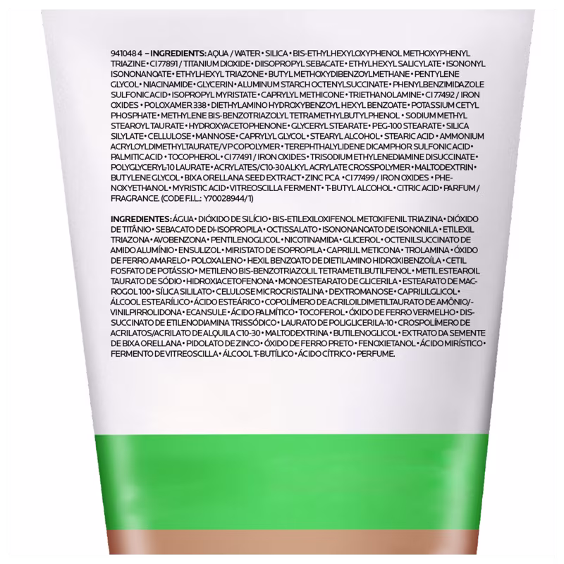 A imagem mostra os ingredientes no rótulo do produto.