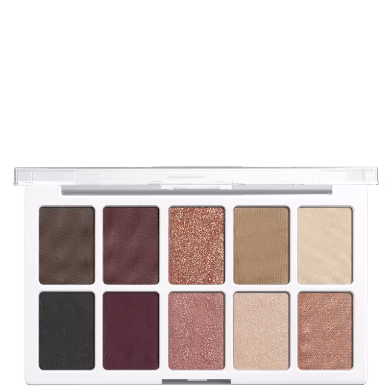 A imagem mostra uma paleta de sombras da marca Wet n Wild. A paleta é retangular e contém 10 cores diferentes. Três das sombras parecem ter um acabamento brilhante ou cintilante, enquanto as outras têm uma textura mais fosca.