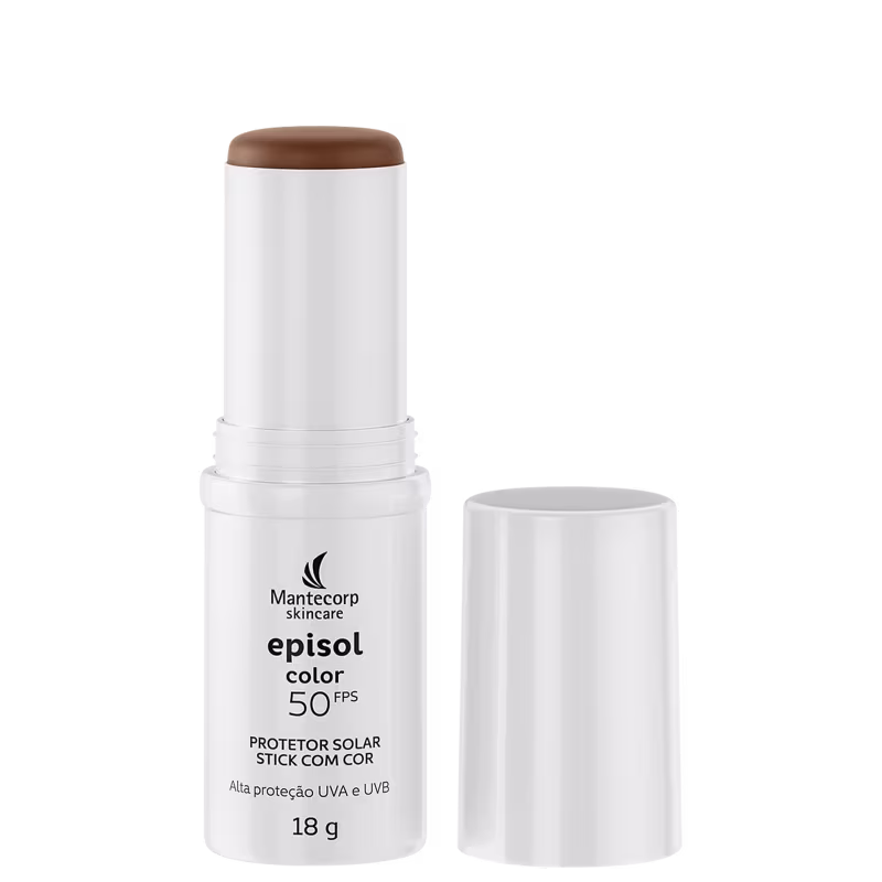 Produto em bastão branco com descrições em letra cinza na base da embalagem. Está destampado, é possível ver a cor. A tampa está ao lado.