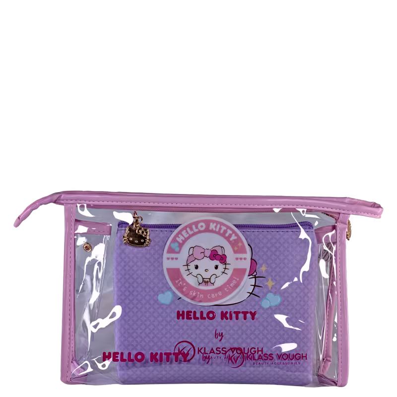 A imagem mostra um nécessaire com detalhes rosa e lilás, de plástico transparente em formato retangular com um rótulo arredondado da Hello Kitty no centro. Na parte de dentro é possível ver uma bolsinha menor, com estampa colorida do mesmo tema.