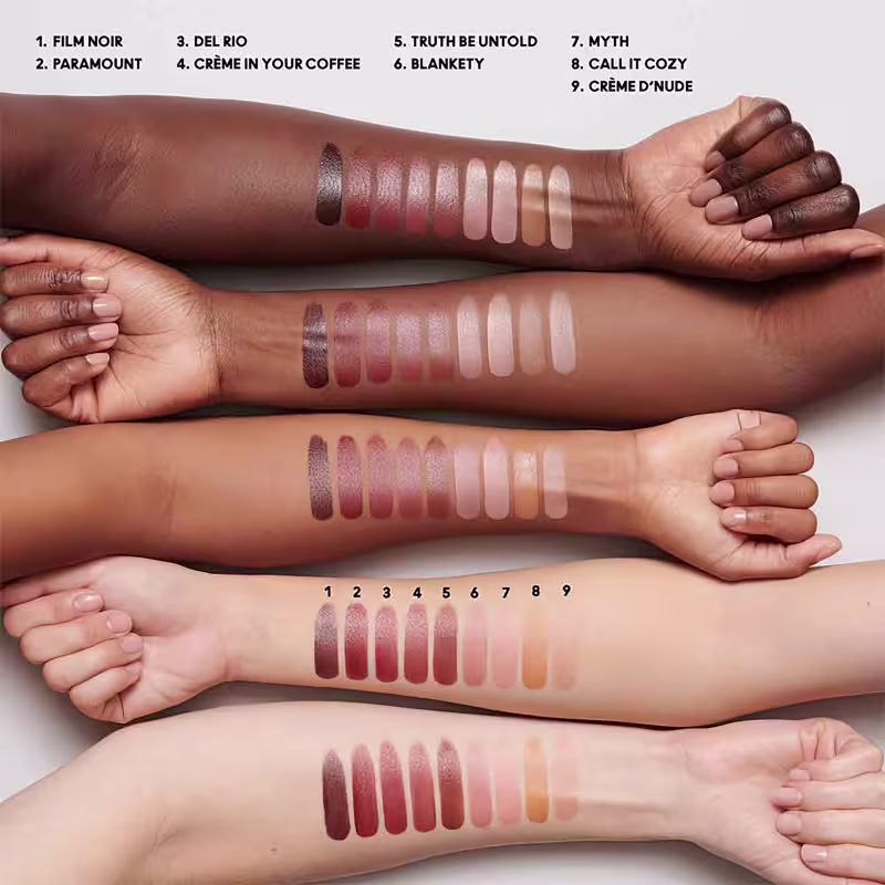 A imagem mostra 5 antebraços com amostras do produto na pele, indicando como ficará o batom nos lábios, de acordo com cada tonalidade de pele.