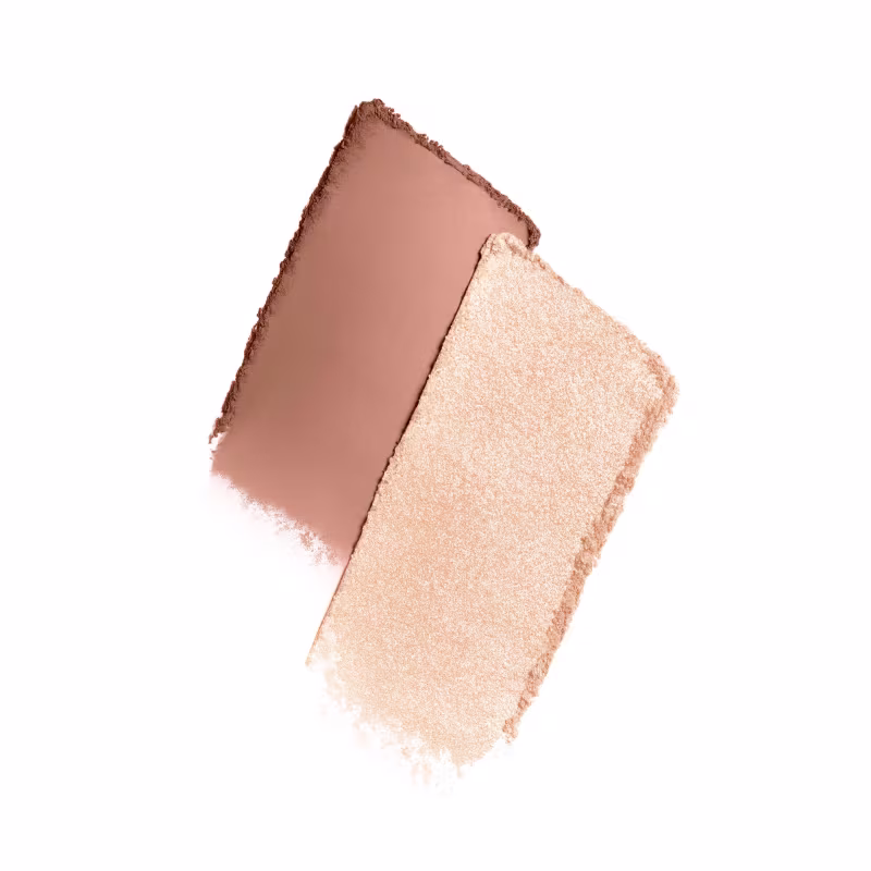 Paleta de maquiagem em pó compacta da Dior. Apresenta duas cores em tons terrosos: um marrom acobreado e um bege rosado perolado. A superfície das sombras exibe texturas prensadas com acabamento fosco e brilhante.