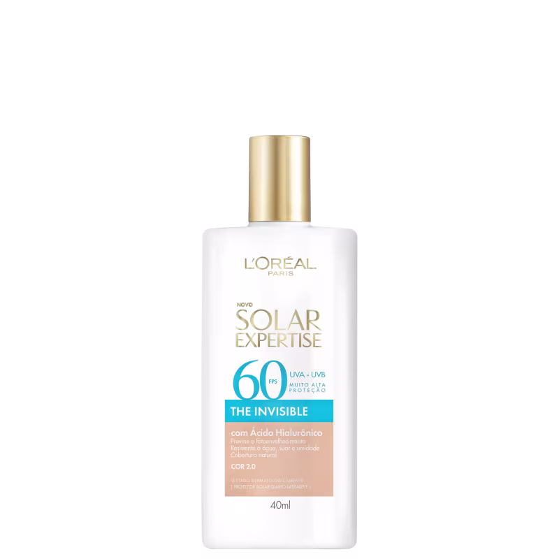 Produto de proteção solar da linha Solar Expertise da L'Oréal Paris. Embalagem composta por um frasco plástico branco com tampa dourada e uma caixa azul e branca.