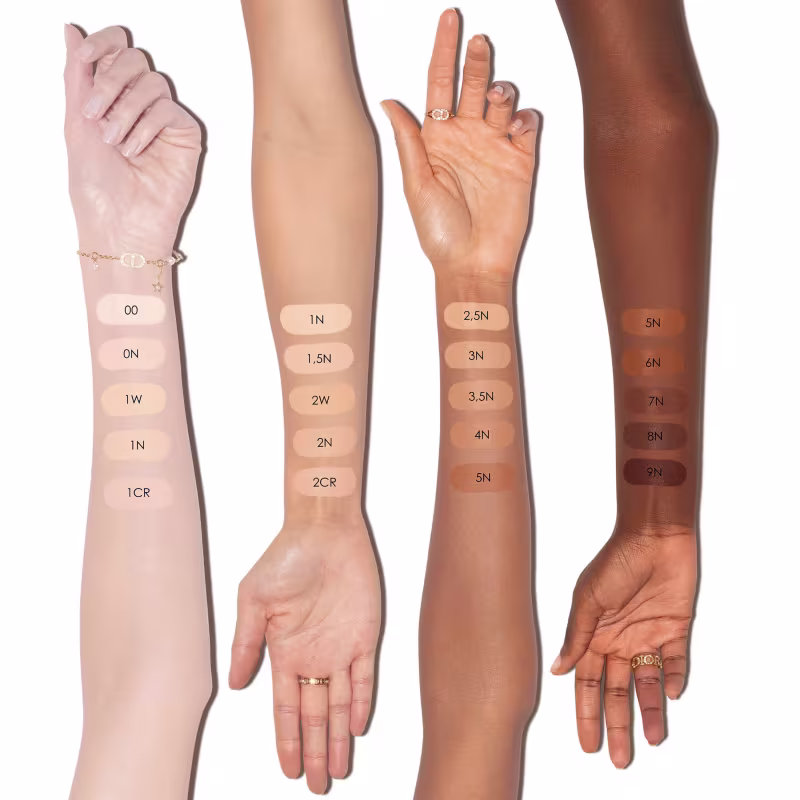 Esta é uma amostra de cores da base em 4 braços com tons de pele diferentes.