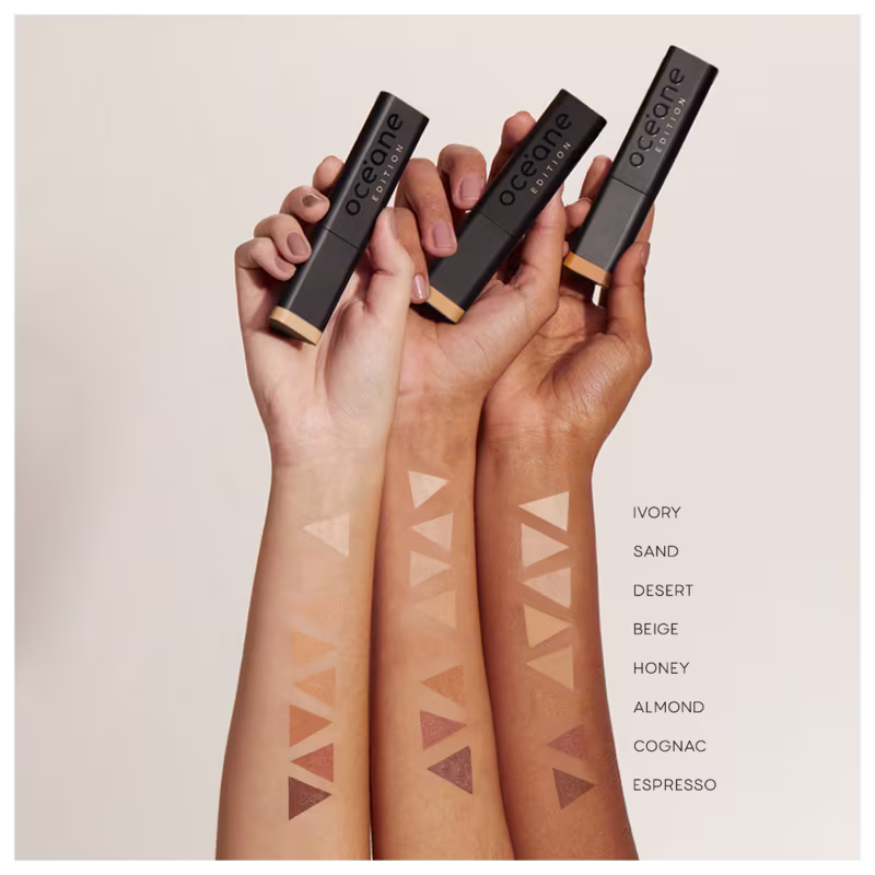 A imagem apresenta amostra das cores da base em braços de diferentes tons de pele, ao lado os nomes de cada cor Ivory, Sand, Desert, Beige, Honey, Almond, Cognac e Espresso. Os produtos são segurados por mãos com diferentes tons de pele.