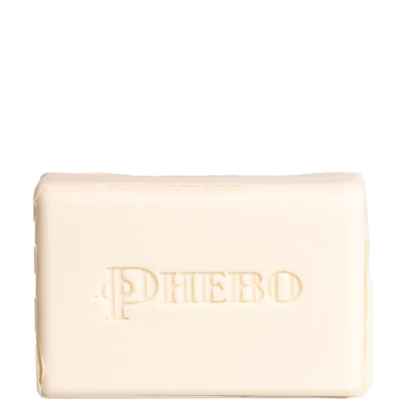 Barra de sabonete retangular de cor creme claro. A embalagem é simples, com o nome "Phebo" gravado em relevo na superfície do sabonete em letras maiúsculas. O produto tem uma aparência clássica e minimalista, sem outros detalhes ou decorações visíveis.