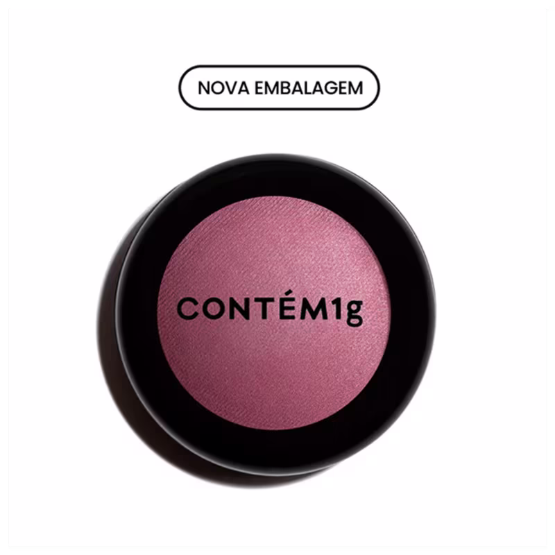 A imagem mostra uma embalagem fechada de blush. A embalagem é preta com parte transparente e o logo da marca em preto. Acima do produto a informação de que está em nova embalagem.