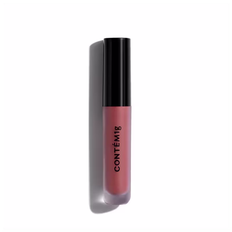 A imagem mostra uma embalagem de batom líquido com tampa preta e a logo da marca escrito em preto.