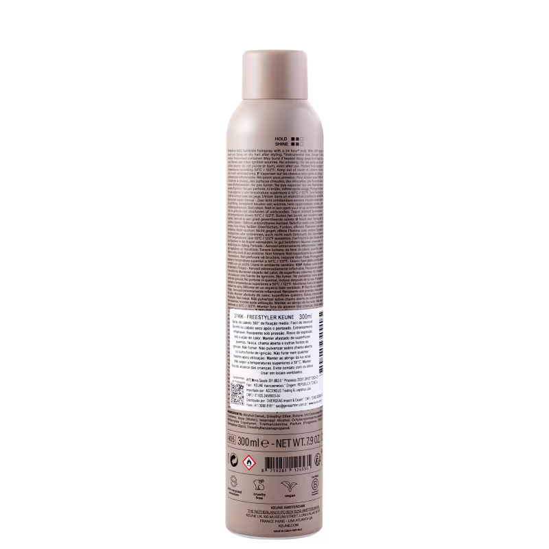 Rótulo com texto descrevendo o produto como "Hold Shine" e instruções de uso em várias línguas. Predominam as cores branca e preta no frasco e rótulo. Símbolos de reciclagem, vegano e outros ícones informativos estão presentes na parte inferior do frasco.