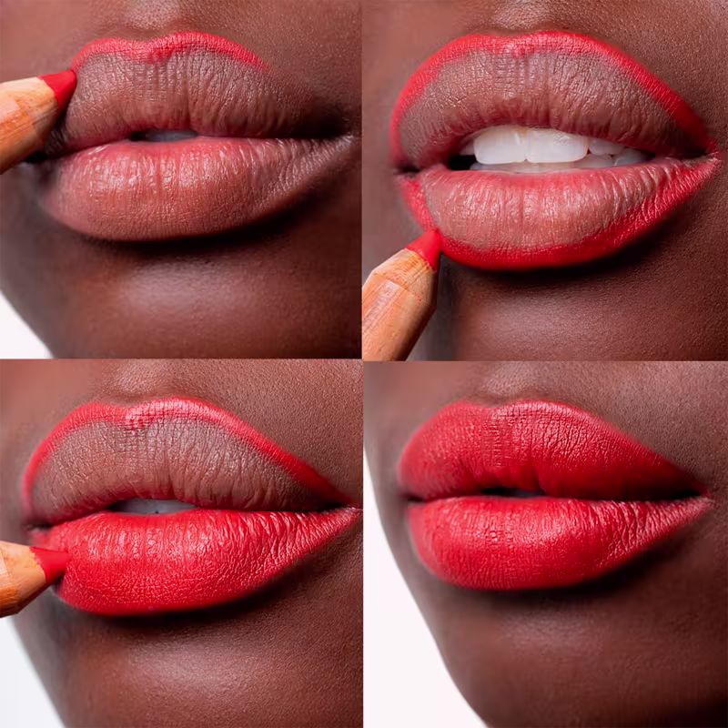 Lápis de batom em formato cilíndrico de madeira. Cor marrom avermelhada. Rótulo laranja com o texto "Care" e "Raspberry" impresso.