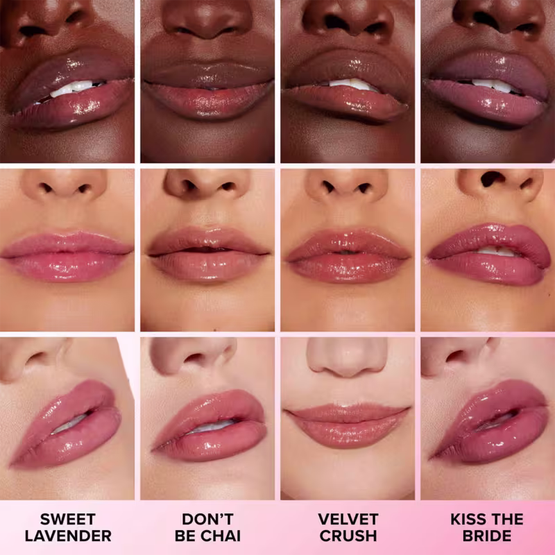 A imagem mostra o resultado de cor do gloss labial nas tonalidades "Sweet Lavender", "Don't Be Chai", "Velvet Crush" e "Kiss the Bride".