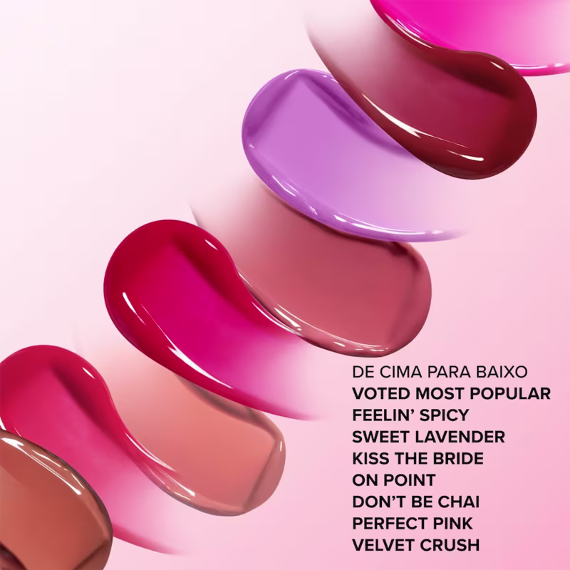 A imagem apresenta amostra de cor em tons de rosa, vermelho e roxo, com formatos arredondados e brilhantes. Ao lado nome das cores: Voted Most Popular, Feelin' Spicy, Sweet Lavender, Kiss the Bride, On Point, Don't Be Chai, Perfect Pink e Velvet Crush