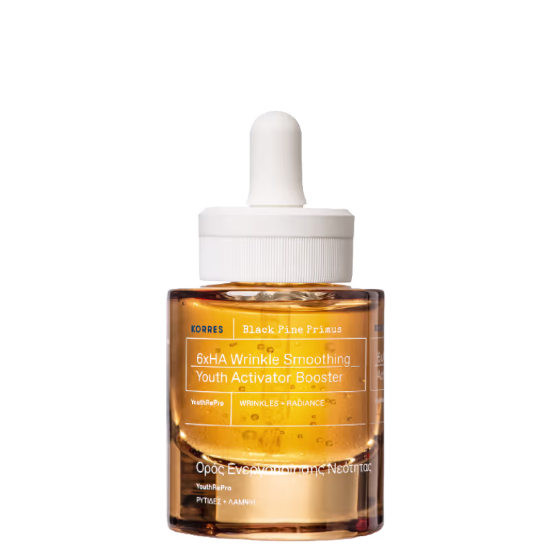 Frasco de vidro com conta-gotas contendo um sérum de ativador de juventude da marca Korres, com rótulo em amarelo e branco indicando "6xHA Wrinkle Smoothing Youth Activator Booster".