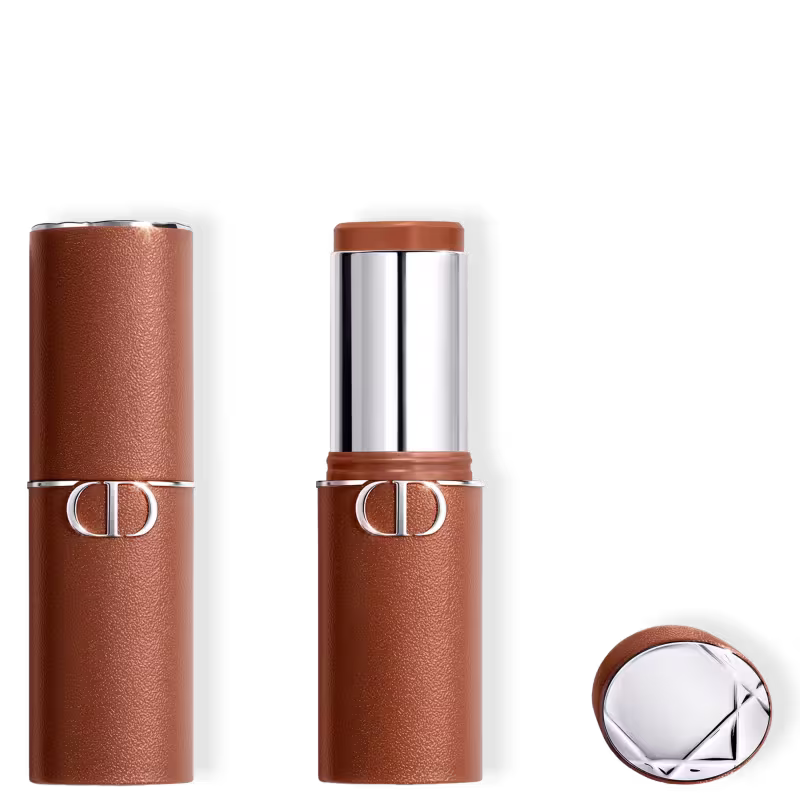 Bronzeador em Bastão Dior Forever Skin Bronze com detalhes prateados, é um tubo retangular com tampa, apresentando o logotipo da marca em destaque.