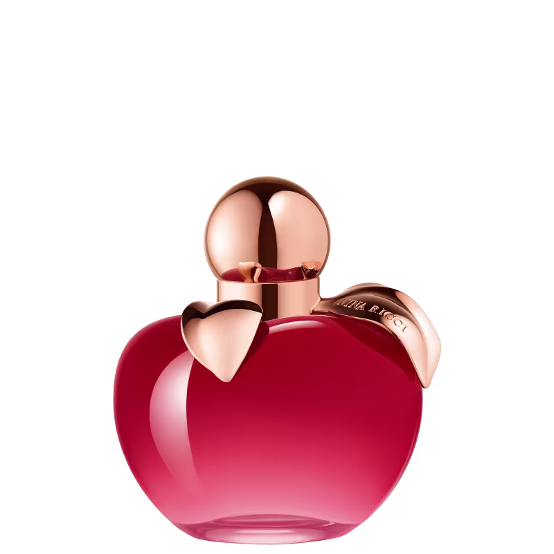 Frasco de perfume em formato de coração, com tampa dourada, em cor vermelha brilhante. Rótulo com texto "Nina Ricci" visível na embalagem.