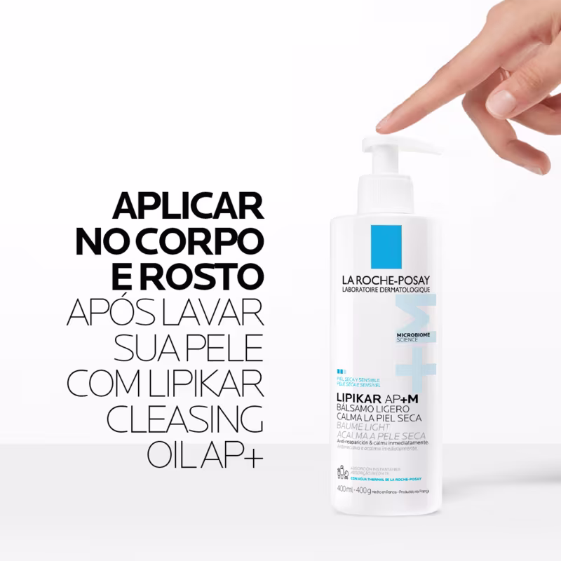 "APLICAR NO CORPO E ROSTO APÓS LAVAR SUA PELE COM LIPIKAR CLEANSING OIL AP+". Trata-se de um item de perfumaria da marca La Roche-Posay, com informações sobre como aplicá-lo.