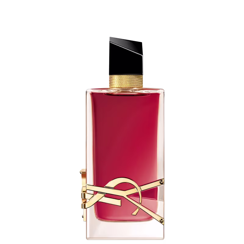 Frasco de perfume vermelho com tampa preta e detalhes dourados, apresentando um design elegante e sofisticado. O rótulo exibe o nome da marca em destaque.