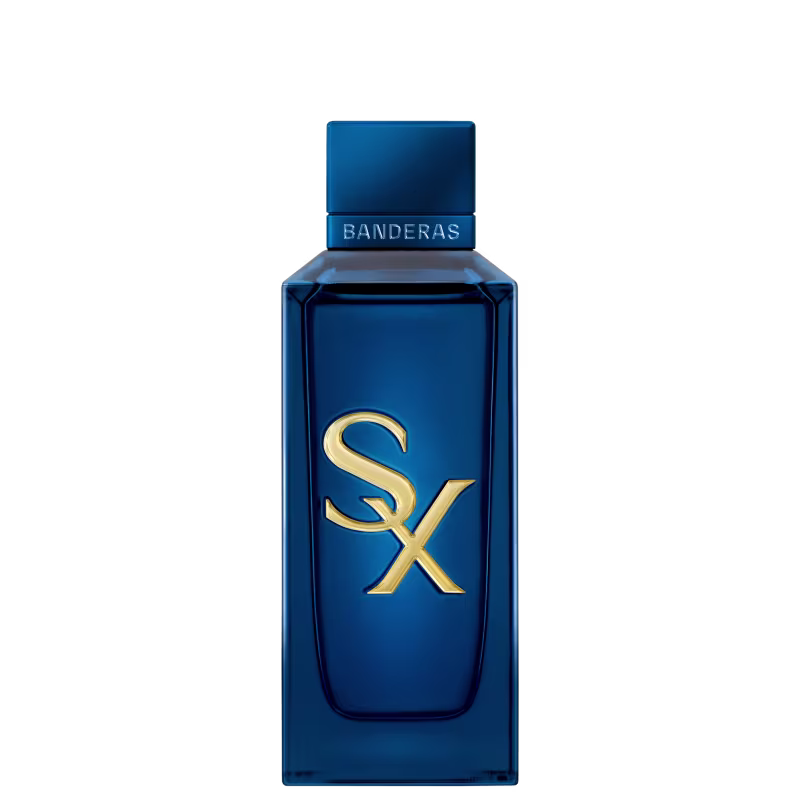 Frasco de item de perfumaria azul escuro com logotipo dourado "SX" em destaque. Embalagem retangular com texto "BANDERAS" na parte superior. Objeto com design elegante e sofisticado em tons predominantemente azuis.