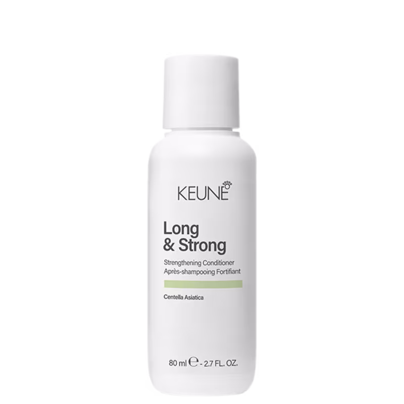 Frasco branco da linha Long & Strong da Keune, um condicionador fortalecedor com Centella Asiática. Rótulo com nome da marca e produto em preto e branco.