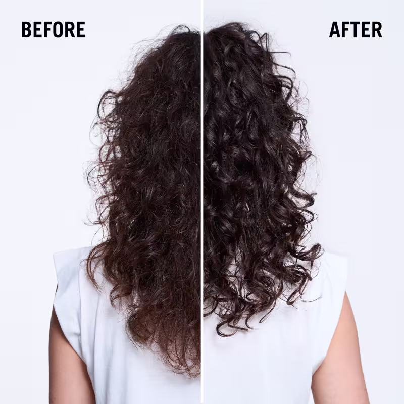 Imagem de antes e depois de um tratamento capilar da marca Schwarzkopf Professional, mostrando a transformação para cabelos ondulados e brilhantes.