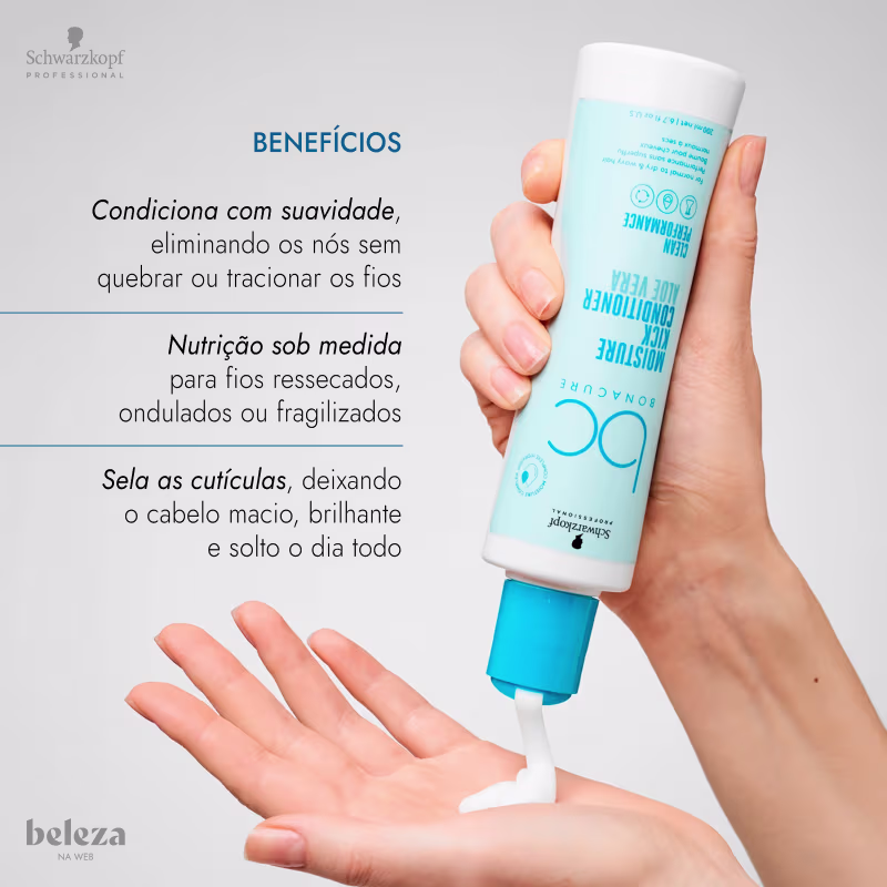 Frasco branco e azul da linha Bonacure Moisture Kick da Schwarzkopf Professional, Condiciona com suavidade. Nutrição sob medida para fios ressecados, ondulados ou fragilizados. Sela as cutículas, deixando o cabelo macio, brilhante e solto o dia todo.