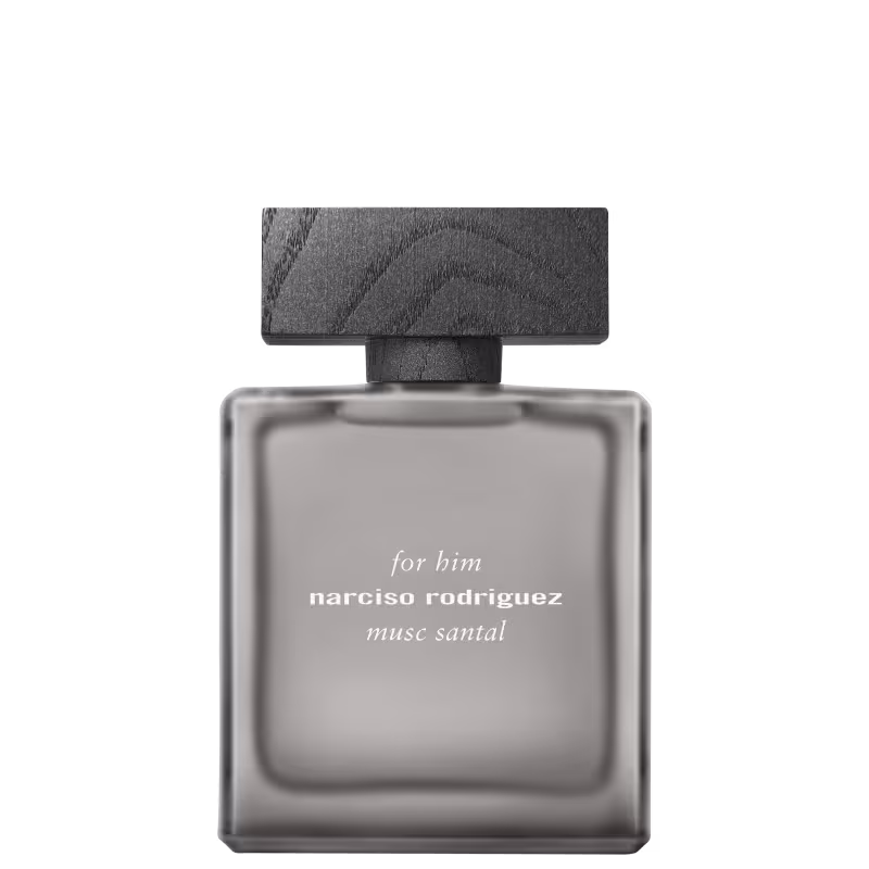 Frasco de perfume masculino da marca Narciso Rodriguez, com rótulo em tons de cinza e branco, exibindo o nome do produto "Musc Santal" e a indicação "for him".