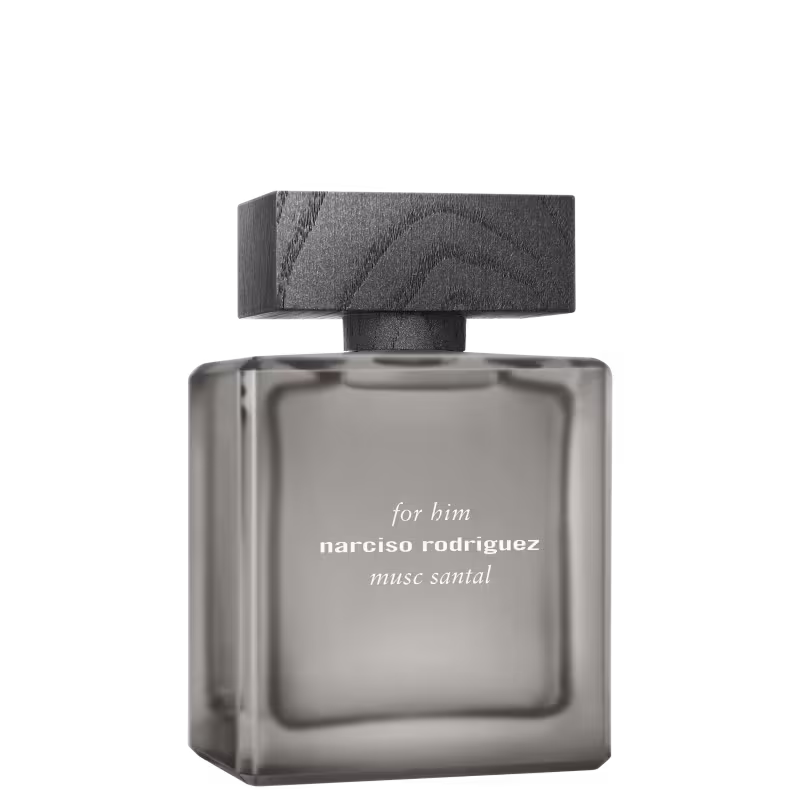 Frasco de perfume masculino da marca Narciso Rodriguez, com rótulo em tons de cinza e branco, exibindo o nome do produto "Musc Santal" e a indicação "for him".
