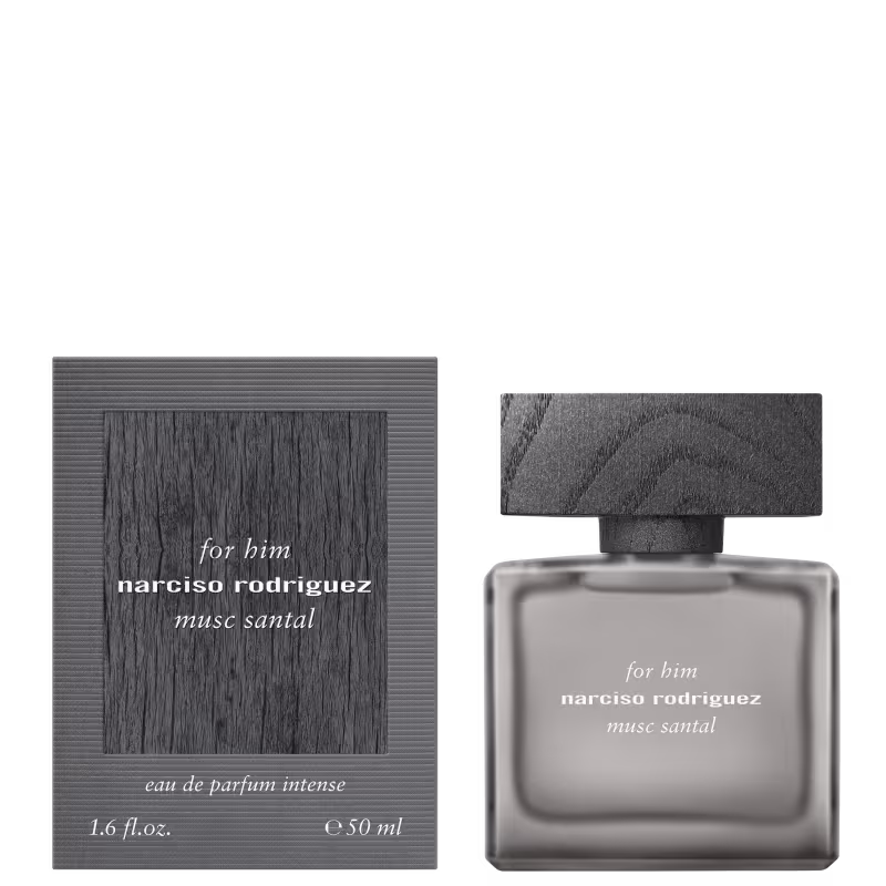 Frasco e caixa de perfume masculino da marca Narciso Rodriguez, com embalagem de vidro escuro e rótulo com o nome do produto "Musc Santal" em letras brancas.