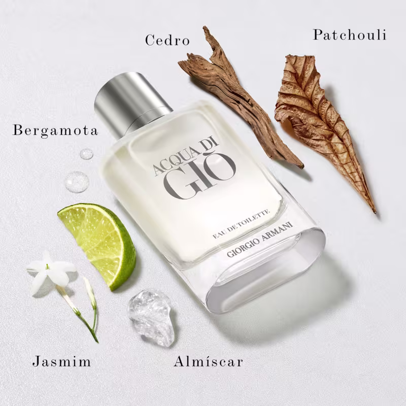 Frasco de perfume da linha Acqua di Gio da Giorgio Armani, com ingredientes como bergamota, cedro, patchouli, jasmim e almíscar destacados ao redor.
