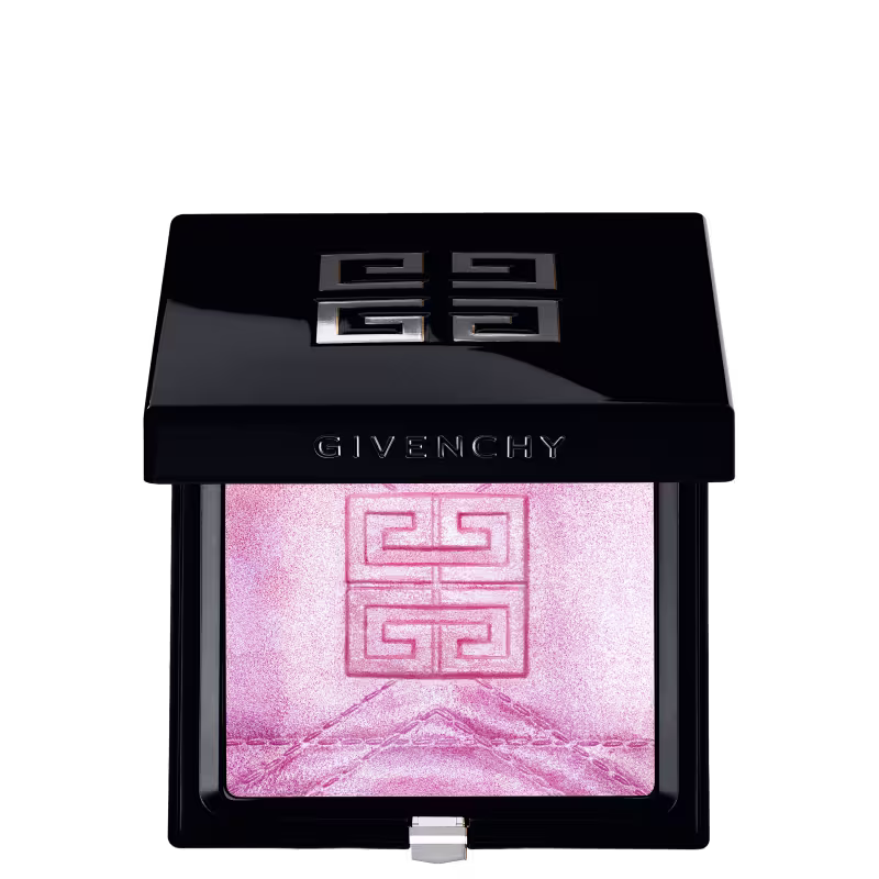 Iluminador em Pó Givenchy Prisme Libre Highlighter, com caixa preta com logotipo Givenchy em relevo e conteúdo com marcação do logo e desenho de pesponto e geométrico
