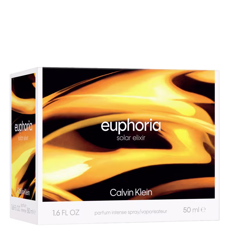 Embalagem de item de perfumaria com design moderno e elegante. Frasco retangular branco com rótulo preto destacando o nome "euphoria" e "solar elixir". Fundo da imagem apresenta padrão abstrato em tons de laranja e amarelo.