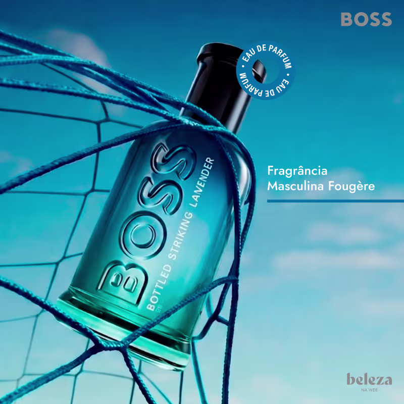 Frasco de item de perfumaria da marca BOSS com texto "Eau de Parfum" e "Fragrância Masculina Fougère" em fundo azul com cordas entrelaçadas.
