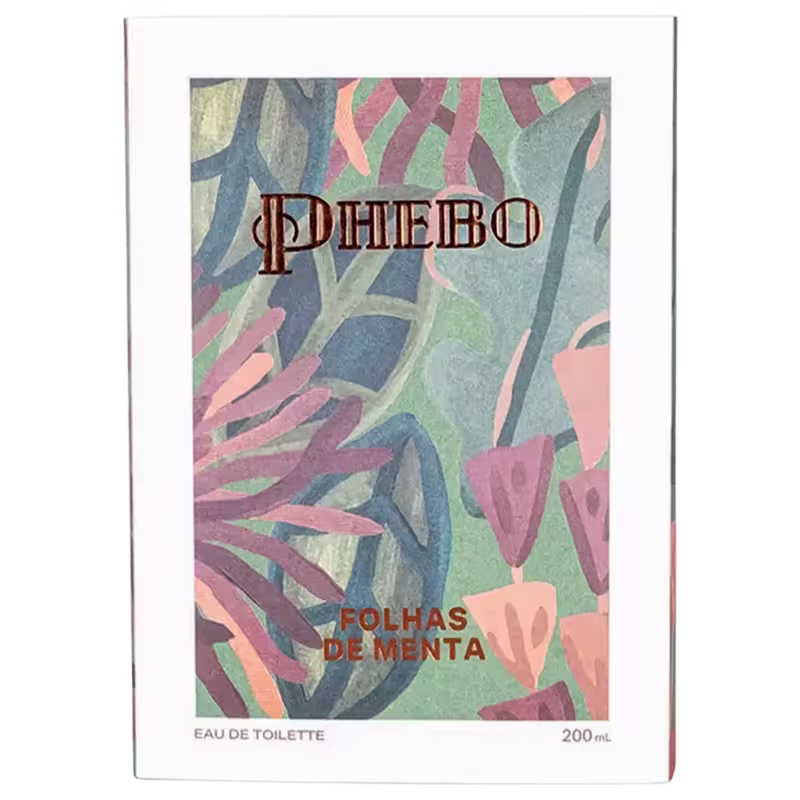 Frasco de item de perfumaria da marca Phebo com rótulo verde e laranja, apresentando folhas estilizadas em tons de verde, azul e rosa.