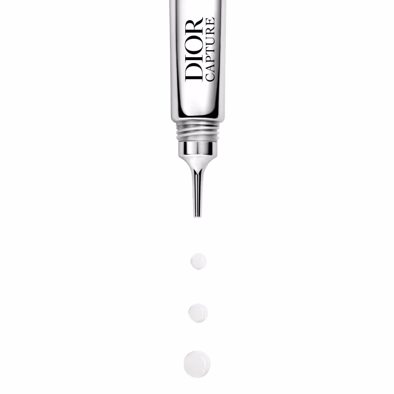 A imagem mostra o aplicador do produto Dior Capture Hyalushot Advanced