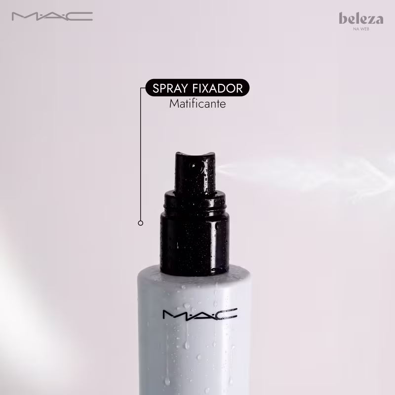 Frasco branco e preto da linha Fix+ Matte da M·A·C, um spray fixador de maquiagem sem álcool, com rótulo destacando o nome da marca e do produto. Texto na imagem "SPRAY FIXADOR Matificante".