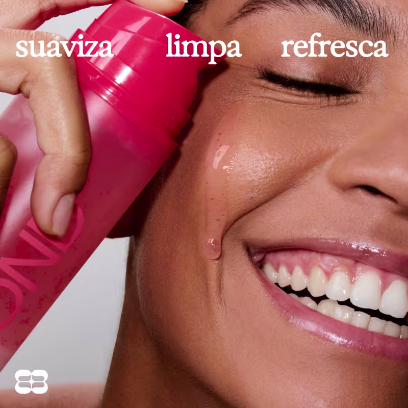 Embalagem rosa com os dizeres "suaviza limpa refresca" em destaque, provavelmente um item de perfumaria da marca Bond Rio.