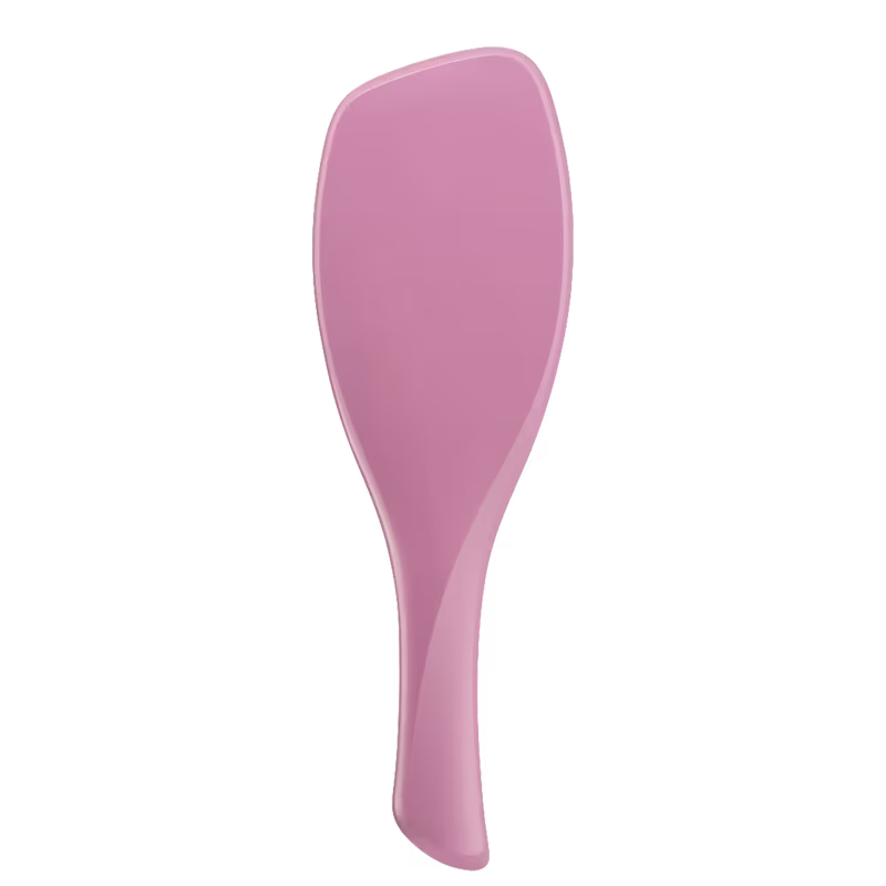 Escova de cabelo Tangle Teezer de cor rosa, com formato curvo e design ergonômico, ideal para desembaraçar e pentear os fios de maneira suave e eficiente.