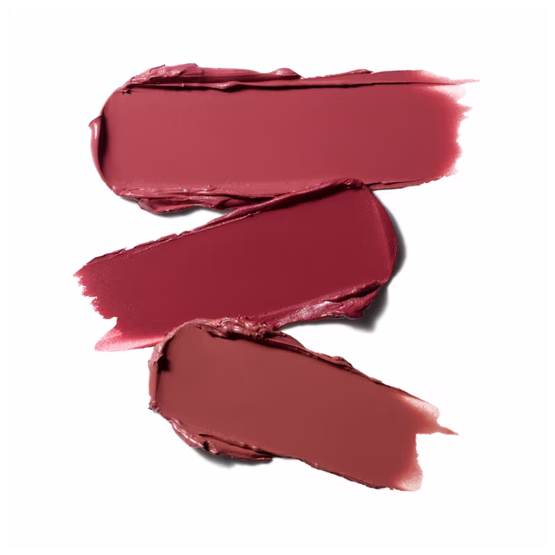 Amostras de batons nas cores Warm Teddy (nude quente), Go Retro (marrom rosado suave) e Sweet Deal (rosa nude médio)