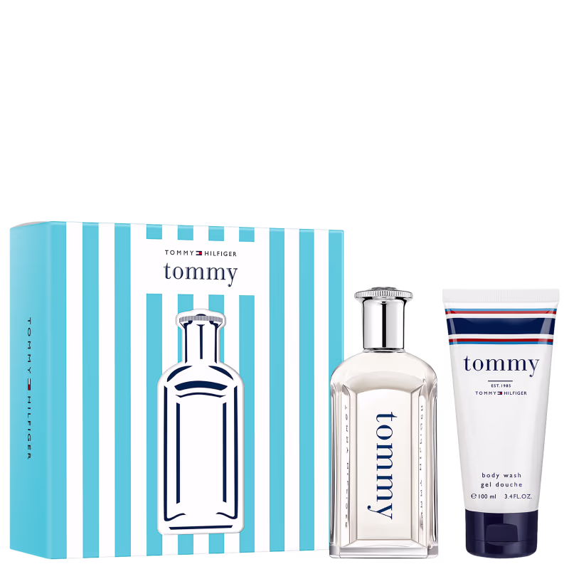 Conjunto de produtos Tommy Hilfiger, incluindo um frasco de perfume e um tubo de gel de banho, em embalagens com listras azuis e brancas características da marca.