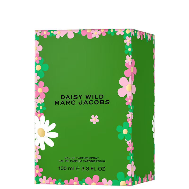 Frasco de perfume Daisy Wild da marca Marc Jacobs, com embalagem verde decorada com flores rosa, amarelas e brancas. Texto "DAISY WILD MARC JACOBS" visível na parte frontal, com capacidade de 100 ml.