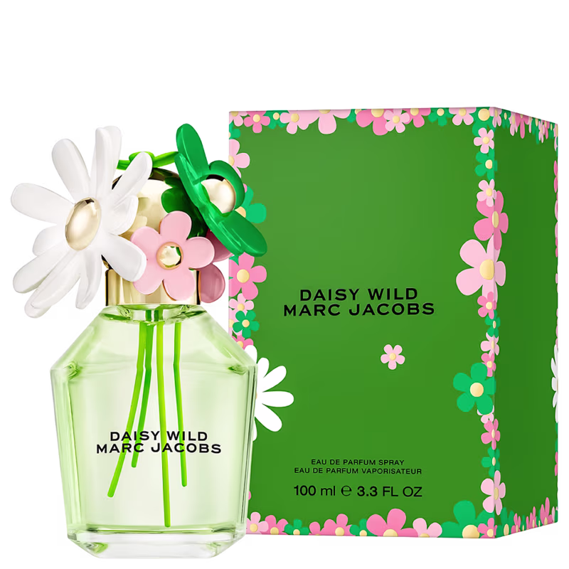 Frasco de perfume Daisy Wild da marca Marc Jacobs, com embalagem verde e flores rosa e brancas, contendo 100 ml de produto. O rótulo apresenta o nome da fragrância e da marca em destaque.