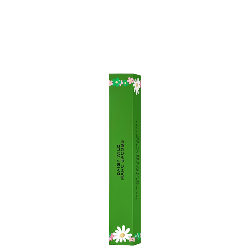 Caixa verde com flores brancas e rosa, contendo o texto "Daisy Wild Marc Jacobs" em destaque. O produto parece ser um item de beleza da marca Marc Jacobs, com uma embalagem decorada com motivos florais.
