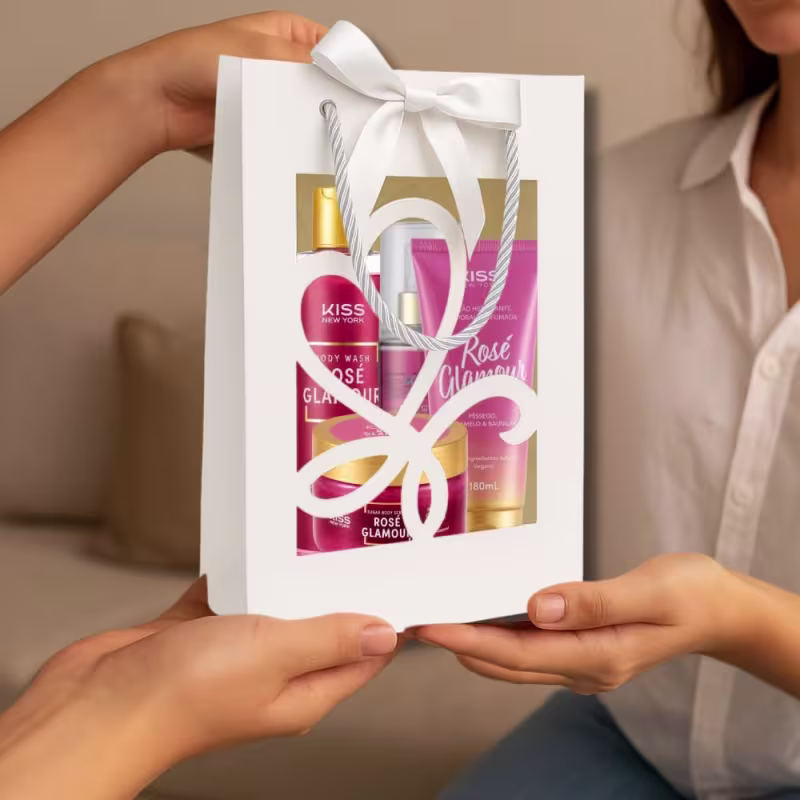 Kit Presente Kiss New York Rosé Glamour: Sabonete Líquido 300ml, Esfoliante 280g, Body Splash 200ml e Loção Hidratante 180ml