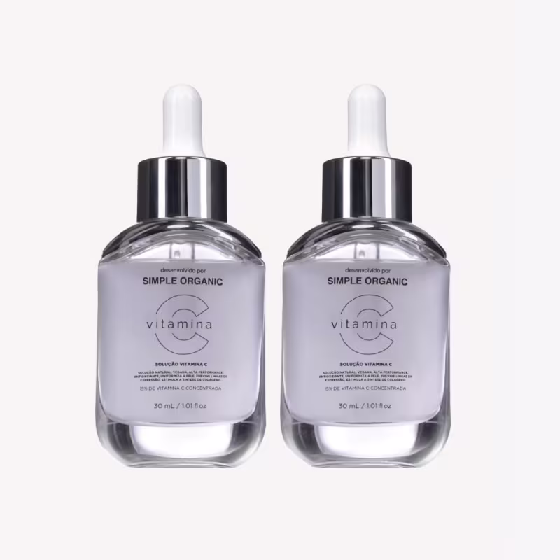 Dois frascos de vidro com soluções de vitamina C da marca Simple Organic, com rótulos em preto e branco. Cada frasco possui 30 ml de conteúdo e conta com um conta-gotas para aplicação.